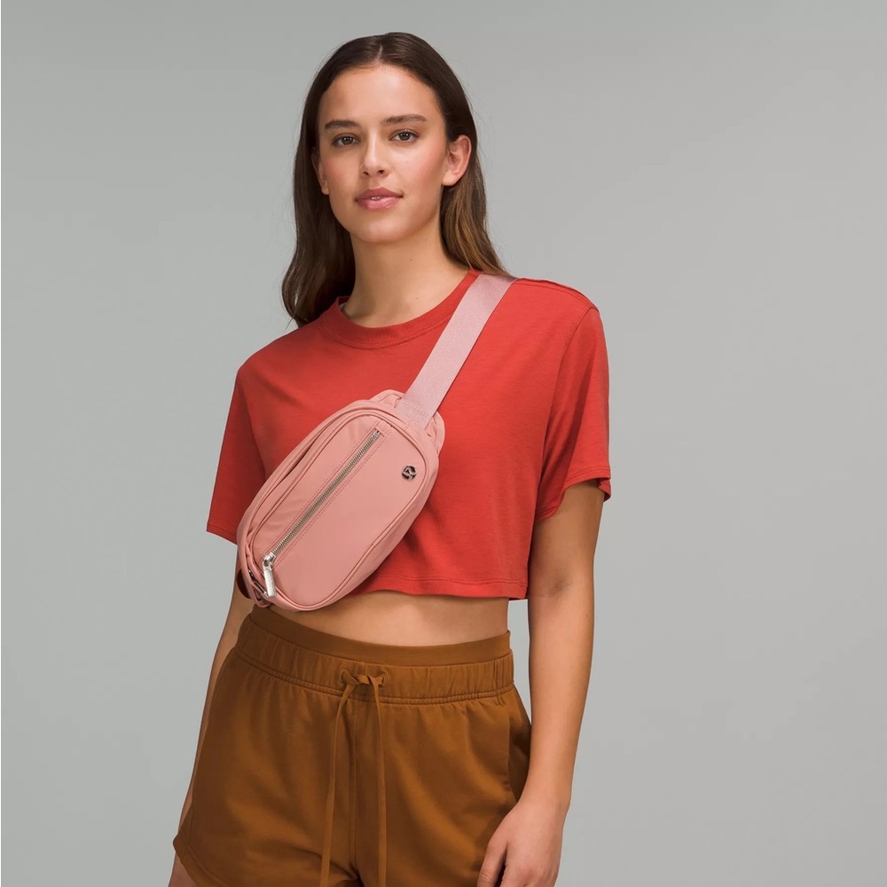 NWT Lululemon belt bag in pink pastel